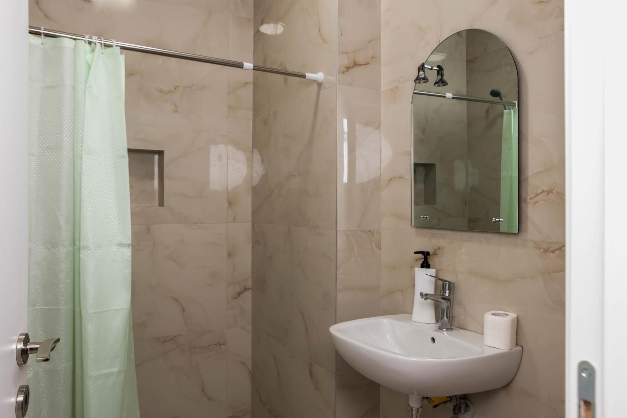 Farmacia 10 Arlis Apartment *