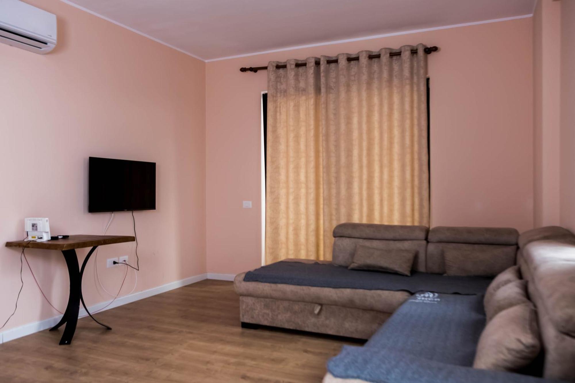 Farmacia 10 Arlis Apartment Babru